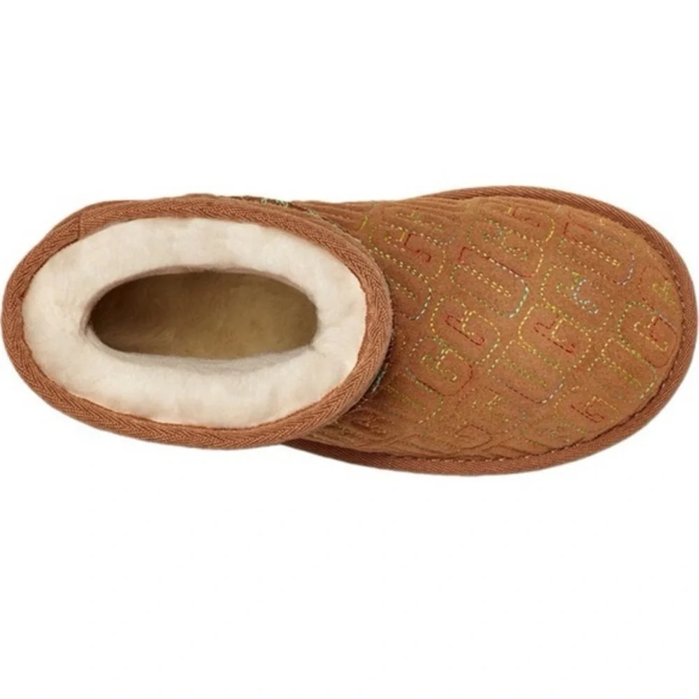 UGG‎ Kids' Classic II Graphic Stitch Short Boot